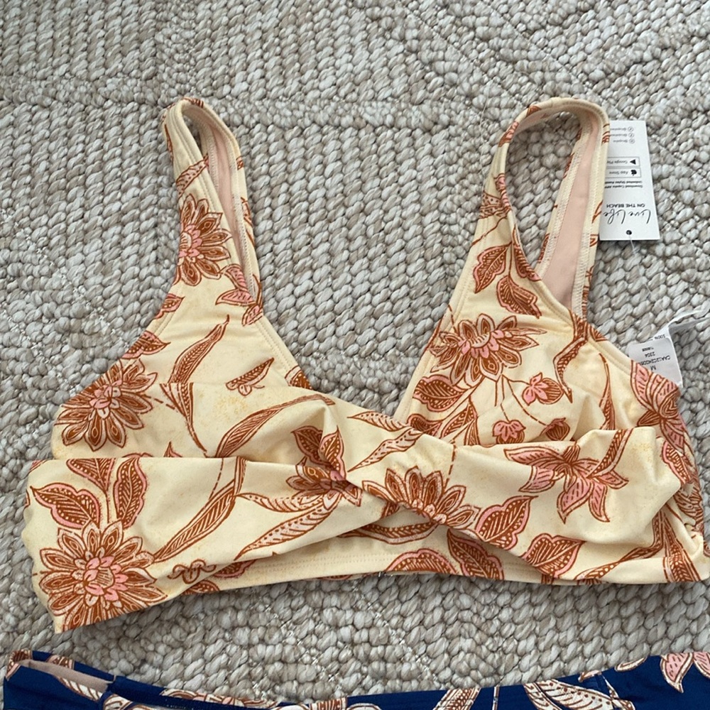 Cupshe | size medium swim suit - Picture 3 of 5